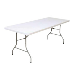 Table rectangulaire avec nappe blanche (pour 8-10)